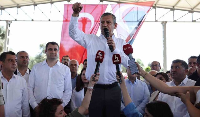Özgür Özel Bayındır'da üreticilerle buluştu
