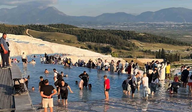 Pamukkale bayramda 113 bin ziyaretçiyi ağırladı