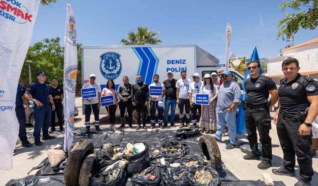 Plajdan 750 kilogram atık toplandı
