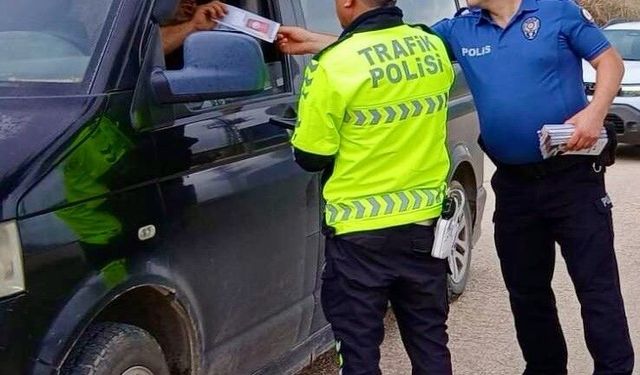 Polis ekipleri araçları tek tek bilgilendirdi