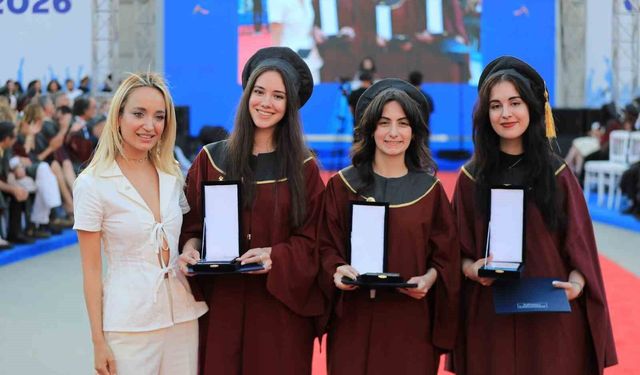 Sabancı Üniversitesi'nin 24. dönem lisans ve 27. dönem lisansüstü mezuniyet töreni gerçekleşti