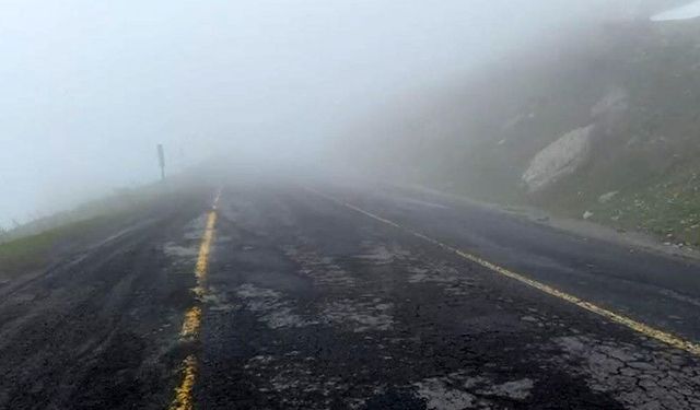 Sahara Geçidi'nde yoğun sis ulaşımı olumsuz etkiledi