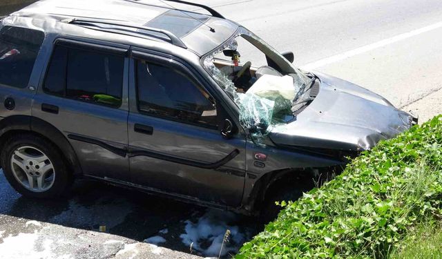 Samandıra-Kartal Bağlantı Yolu'nda trafik kazası: Cip yan yattı