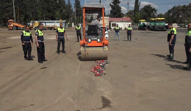 Şanlıurfa'da havalı kornalar silindir ile imha edildi