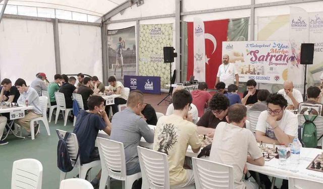 Satranç tutkunlarının büyük mücadelesi nefesleri kesti