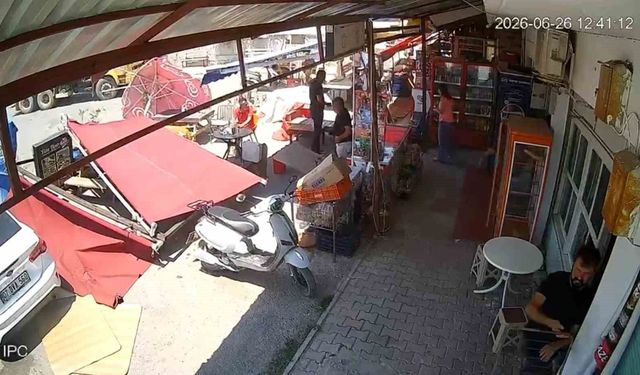 Serik'te hortum paniği: Tente müşterilerin üzerine çöktü, facia saniyelerle atlatıldı