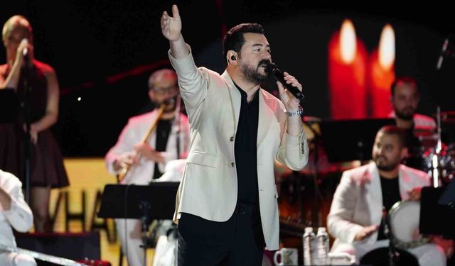 Serkan Kaya'dan Manisa'da muhteşem konser