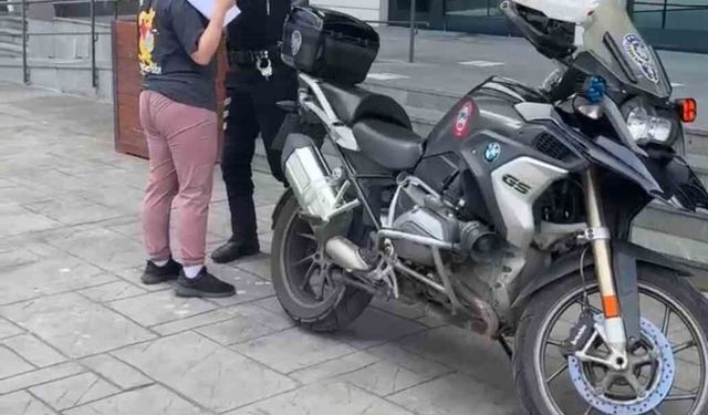 Sınava yetişemeyen adayın imdadına polis yetişti