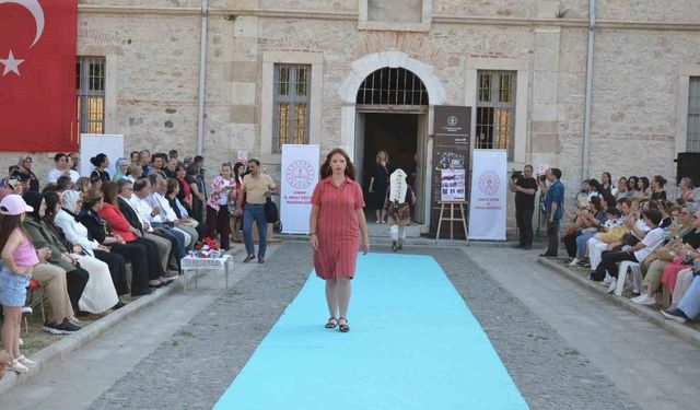 'Sinop Kırmızısı' defilesine büyük ilgi