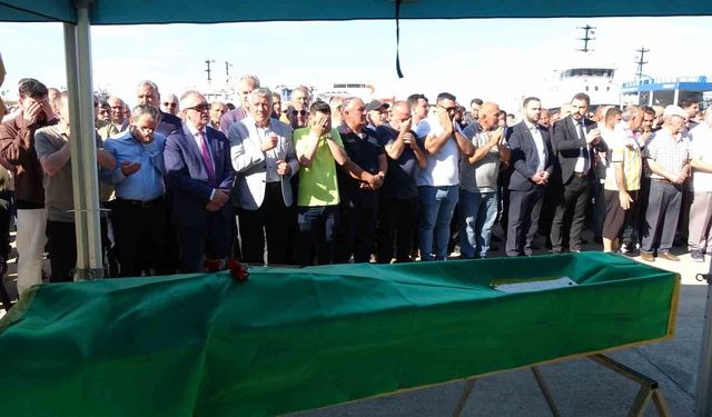 Sivastopol açıklarındaki saldırıda hayatını kaybeden Trabzonlu balıkçı son yolculuğuna uğurlandı