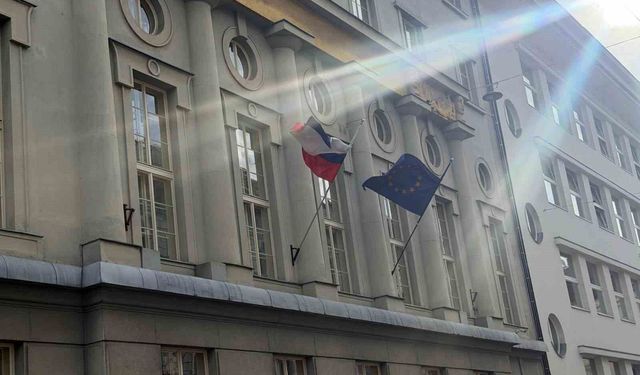 Slovenya'da İsrail yanlısı yeni hükümet, göreve gelir gelmez Filistin bayrağını indirdi