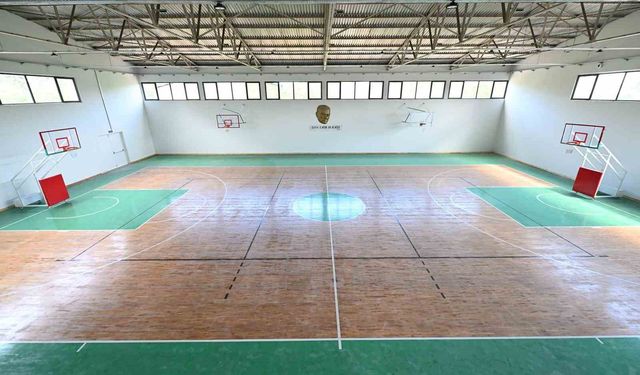 Tarsus'ta yenilenen spor salonunda sona gelindi