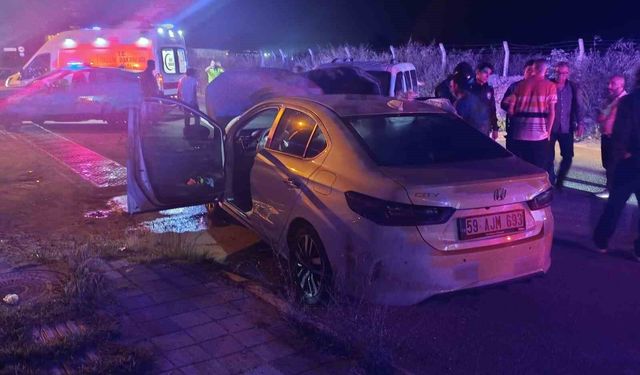 Tekirdağ'da otomobil ile kamyonet çarpıştı: 4 yaralı
