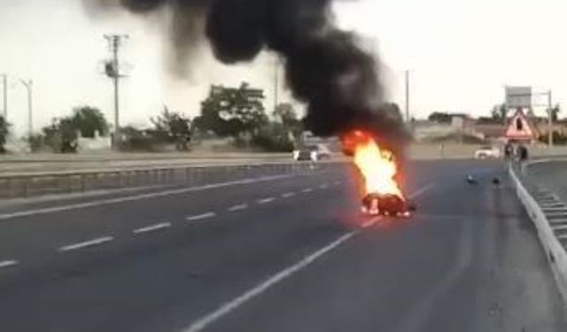 Tekirdağ'da seyir halindeki motosiklet alev alev yandı