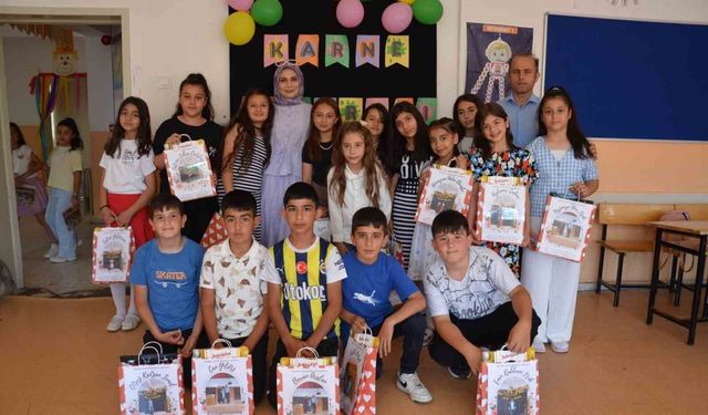Tercan'da 1988 öğrenci karne sevinci yaşadı