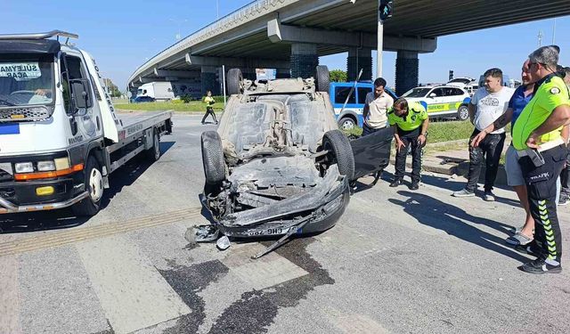 Ters dönen araçtan burnu bile kanamadan çıktı