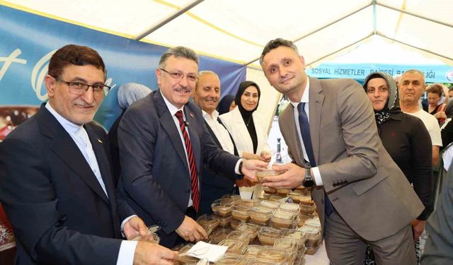 Trabzonlular'a Büyükşehir Belediyesi'nden aşure ikramı