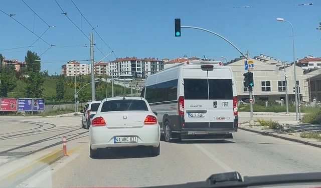 Trafiği tehlikeye düşüren servise 10 bin TL ceza