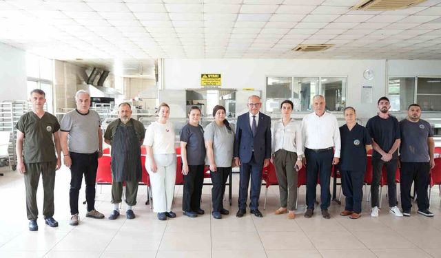 Turgutlu'da aşevine 12 ton 400 kiloluk kurban bağışı