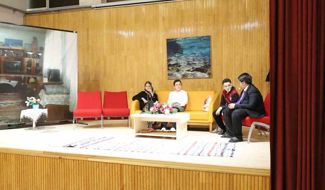 Türkeli'de 'Çatlak Aile' sahnelendi