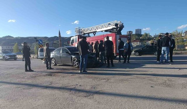 Van Özalp'te zincirleme kaza: 4 yaralı