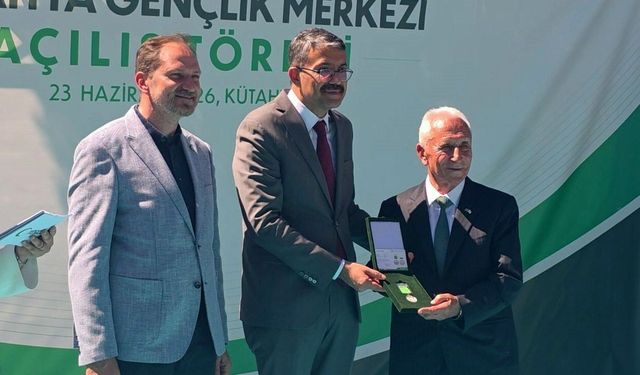Yeşilay Onursal Başkanı Nuri Çetin: 'Gençliğe yapılan yatırım geleceğe yapılan yatırımdır'