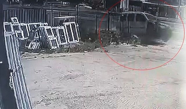 Yoldan çıkan araç iş yerinin bahçesine daldı, sürücü yaralandı