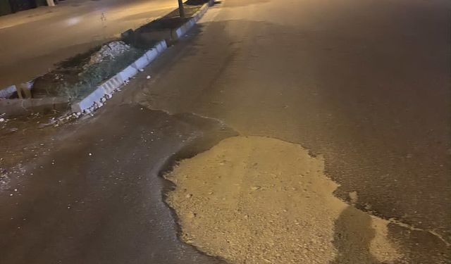 Yolun ortasındaki çukur kazaya davetiye çıkarıyor