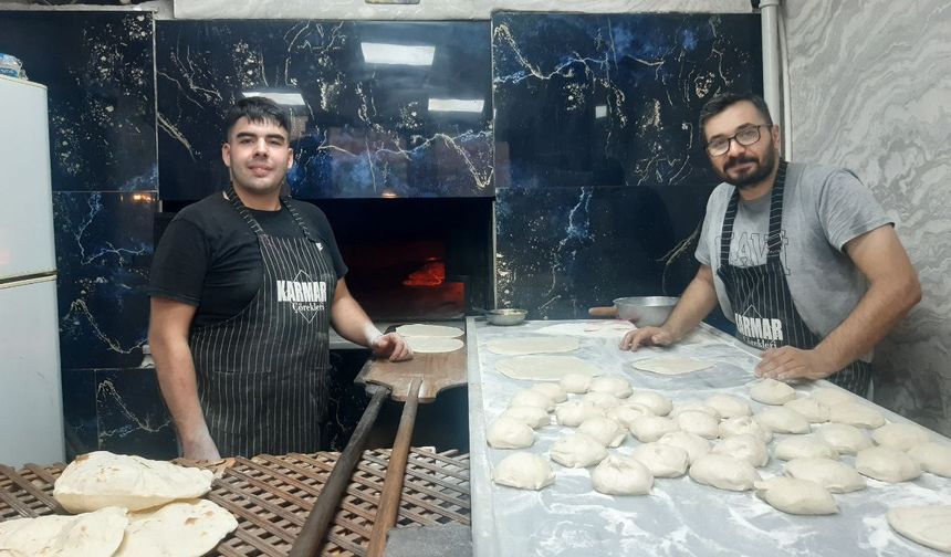 Fırıncıların ocak başında zorlu çörek mesaisi