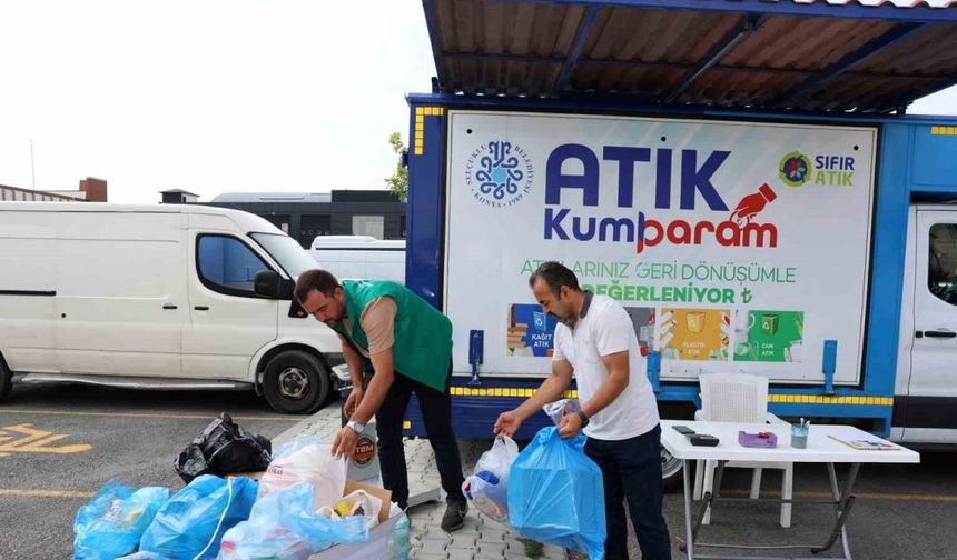 'Mobil Atık Kumbaram Aracı' hizmet vermeye devam ediyor