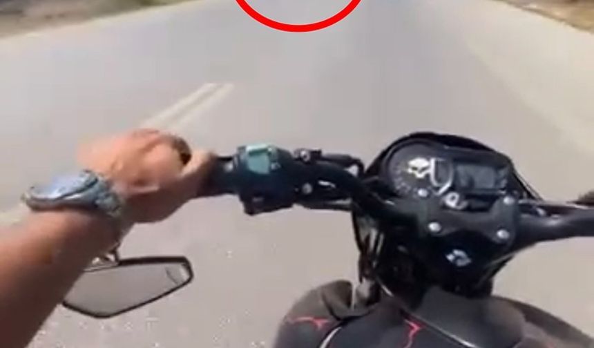 Motosiklet ile otomobil çarpıştı: Kaza anı kask kamerasında