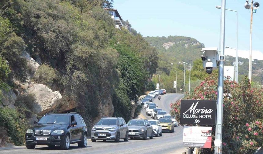 Ölüdeniz’e tatilci akını!