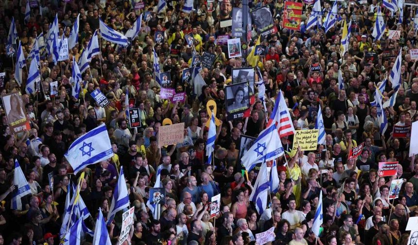 İsrail’de yüzbinlerce kişi Netanyahu’yu protesto etti: "Ateşkes imzalayın"