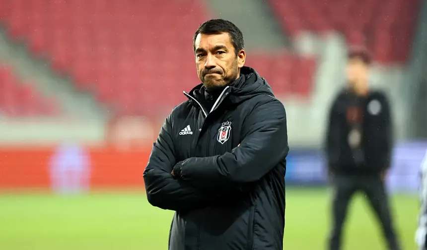 Beşiktaş'ta Van Bronckhorst dönemi bitti