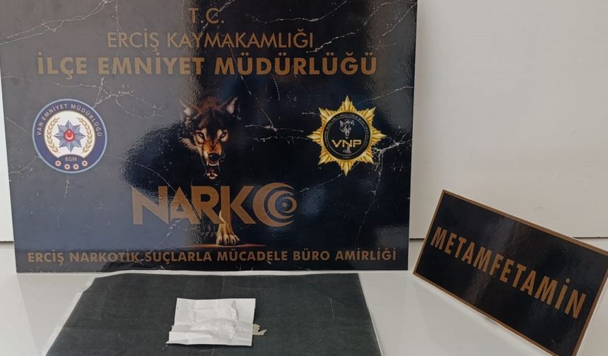 Polis ekipleri, gümrük kaçağı ürünler ele geçirdi