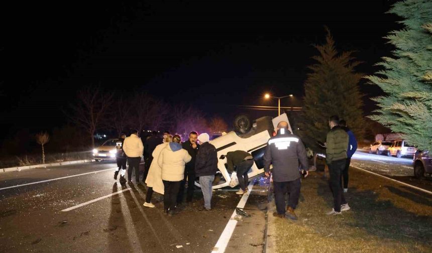 Şerit değiştiren tır kazaya neden oldu: 2 yaralı