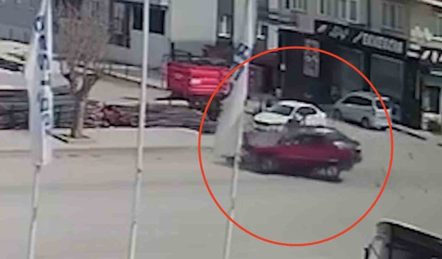 Çorum’da 2 otomobil çarpıştı