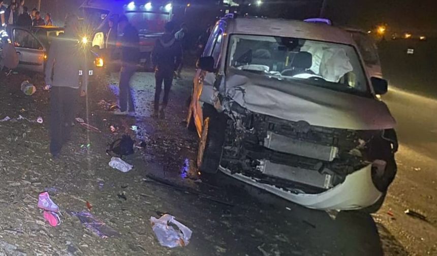 Sakarya'da otomobil ile hafif ticari araç çarpıştı