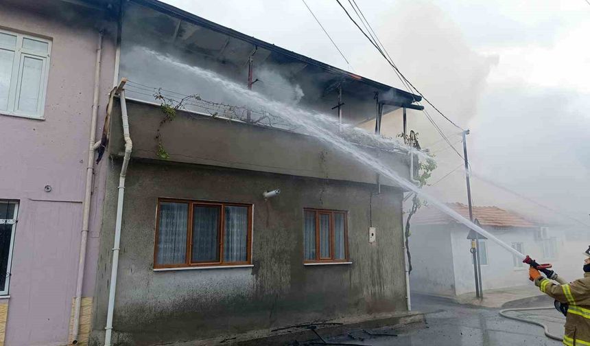 Burhaniye’de çıkan yangın paniğe neden oldu
