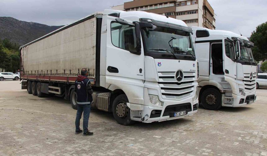 Amasya’da kaçak göçmenlerin olduğu tırın sürücüleri yakalandı