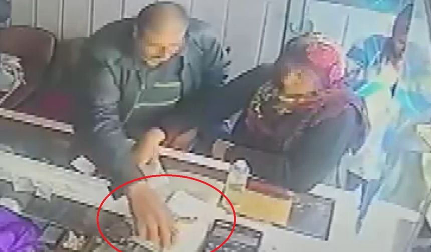 Kuyumcudaki hırsızlık anı kameraya yansıdı