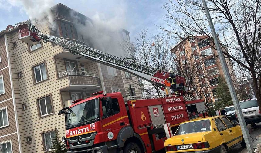 Çocuk odasında çıkan yangın korku dolu anlar yaşattı