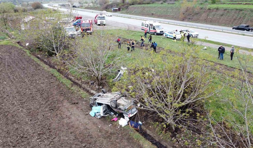 Kontrolden çıkan otomobil tarlaya uçtu: 2 yaralı