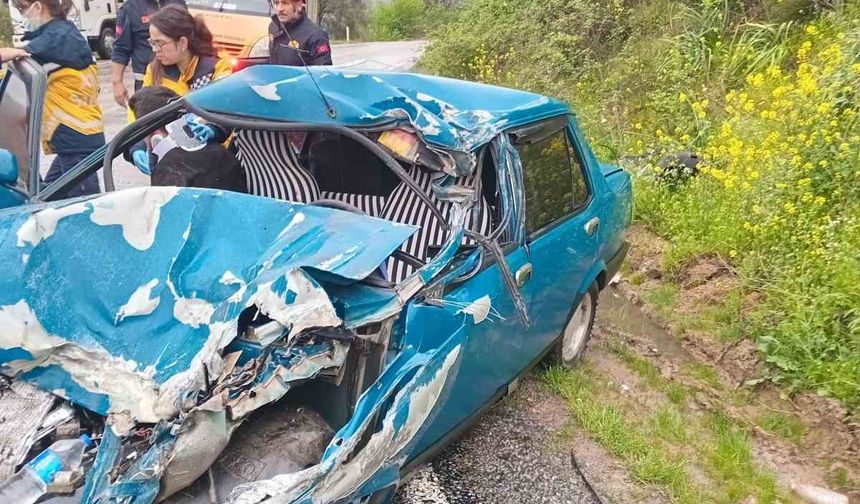 Nazilli’de otomobil tıra çarptı: 1 ağır yaralı