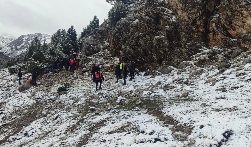 Kahramanmaraş'ta kayalıklardan düşen bir kişi hayatını kaybetti