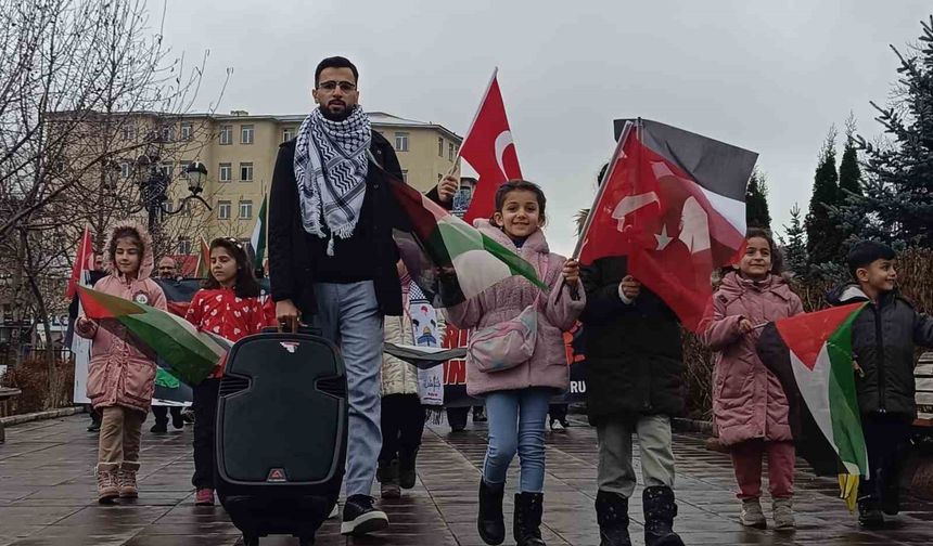 Sağlık çalışanlarının 73. haftada Gazze’ye destek yürüyüşü