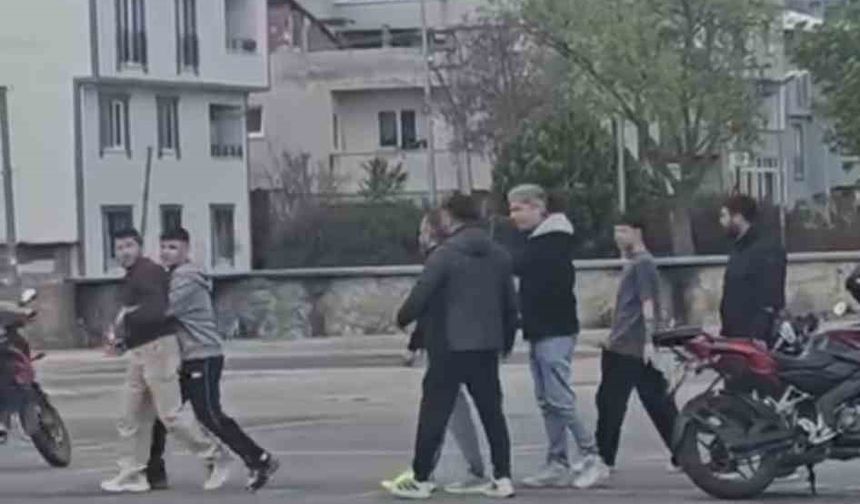 Ehliyet kursunda öğrenci-öğretmen kavgası kamerada