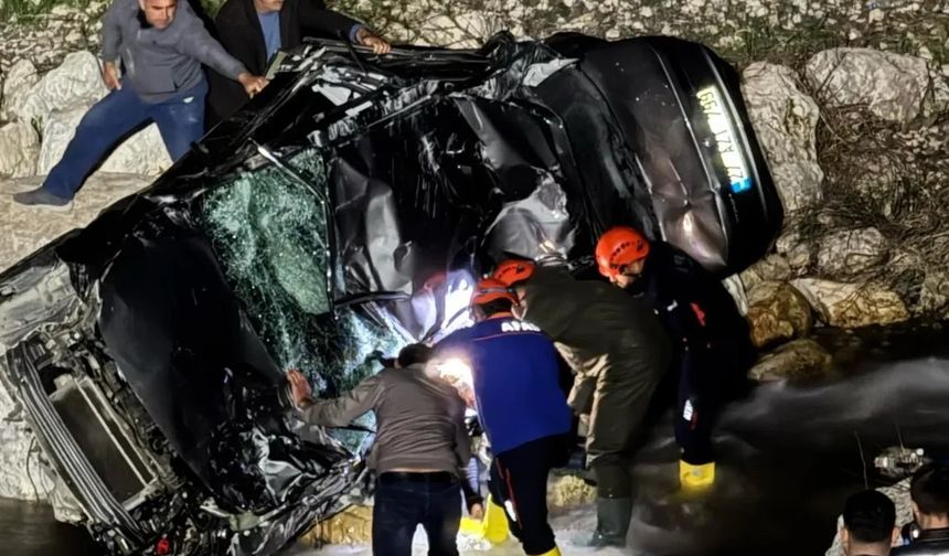 Otomobil dereye yuvarlandı: 1 ölü