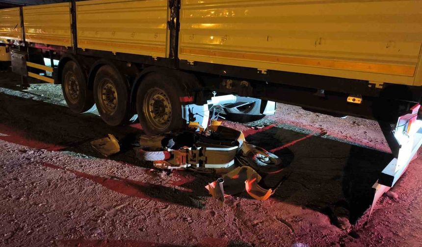 Motosiklet ile otomobil çarpıştı: 2 yaralı