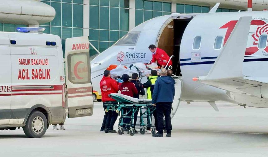 Ambulans uçak bir bebek ve asker için havalandı